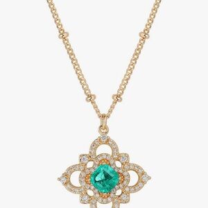 Elegant Gold and Green Pendant Necklace